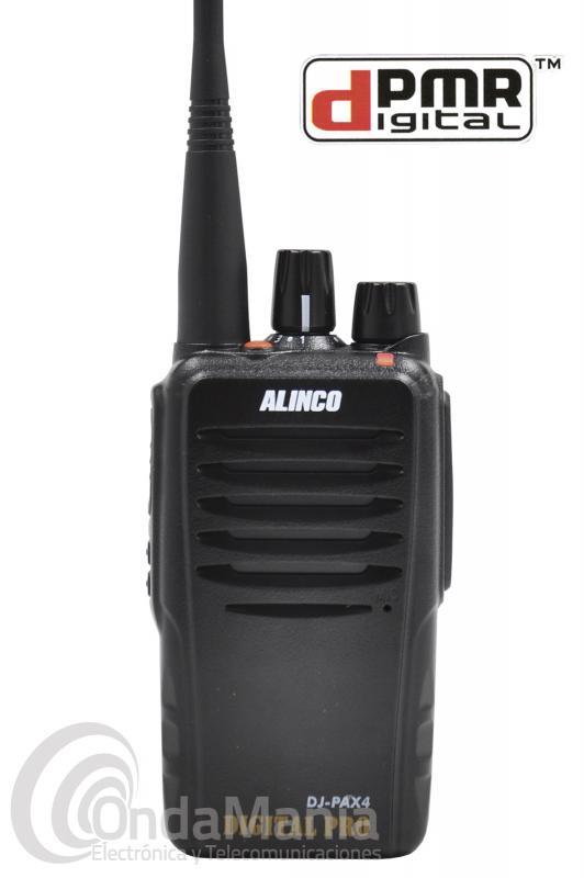 WALKIE TALKIE dPMR-446 ALINCO DJ-PAX4 COMPATIBLE CON KENWOOD TK-3401 Y TK-3701 - El dPMR-446 Alinco DJ-PAX4 es un walkie talkie que funciona tanto en modo analógico PMR446 como en digital dPMR446, totalmente compatible con los Kenwood TK-3401D y TK-3701D, el conector para el pinganillo también es de tipo Kenwood, dispone de 80 canales divididos en 5 zonas con 16 canales para cada zona, incluye batería de Ion-Litio de 7,4V y 1800 mAh (13.32Wh) y un grado de protección IP67.